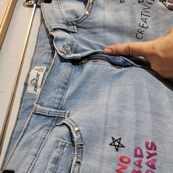 JORDACHE Graphic Jeans Distressed Raw Hem Studs 18 - Picture 6 of 11